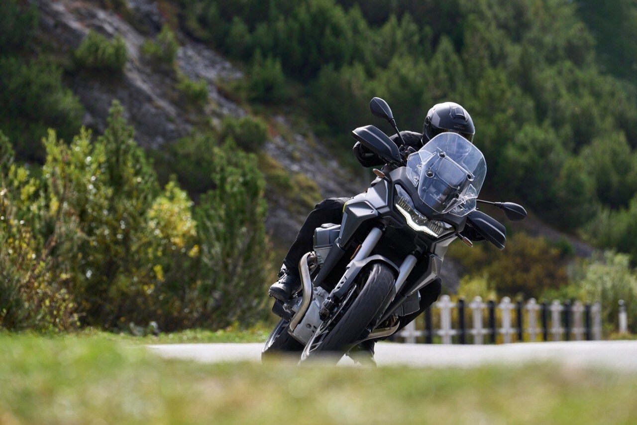 Nuova Moto Guzzi Stelvio: tutti i dettagli della nuova crossover italiana +VIDEO+